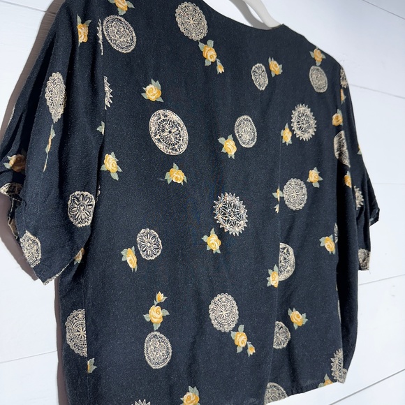Adorable 90's Crop Top with Large Black Buttons and Rayon Paisley Pattern - Picture 5 of 5